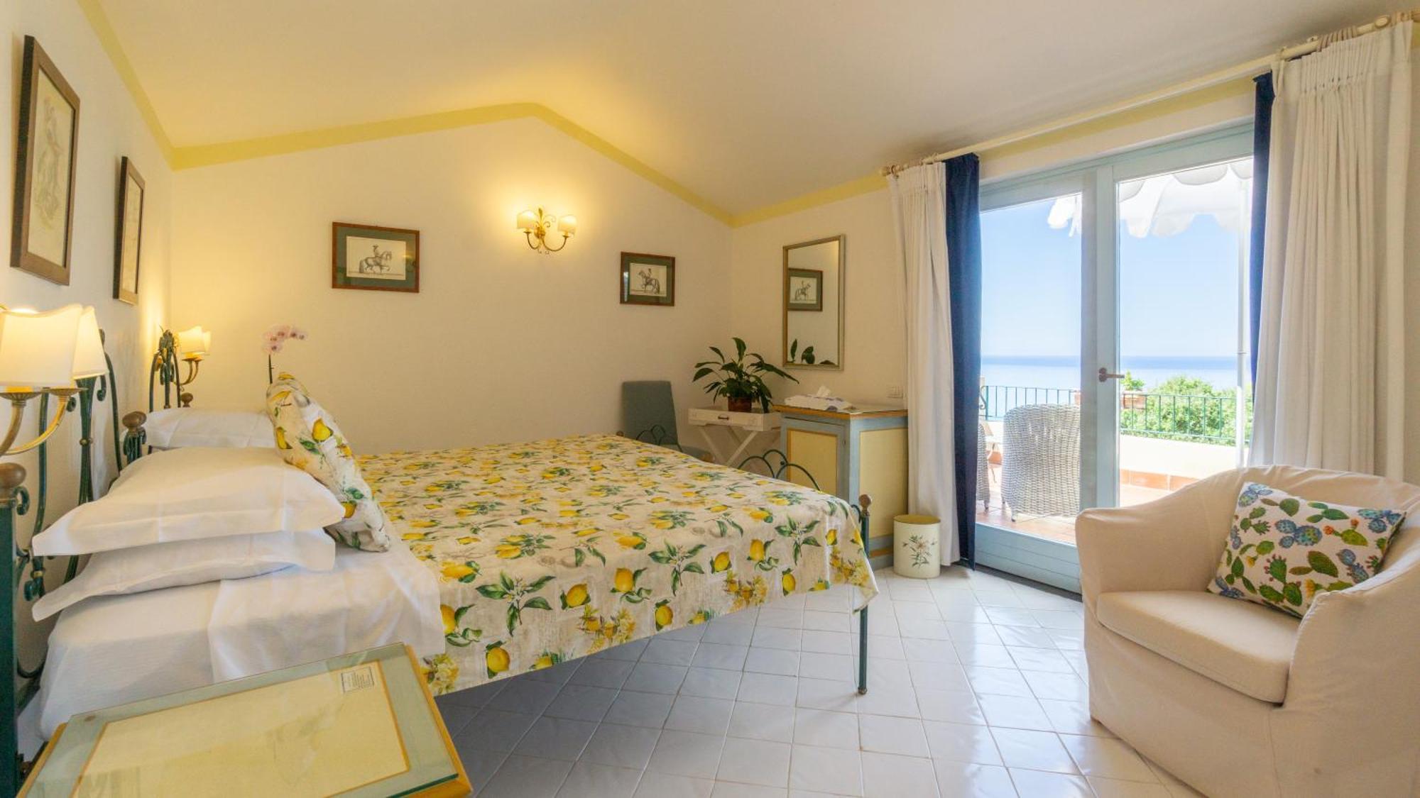 Palazzo Belmonte Hotell Santa Maria di Castellabate Exteriör bild