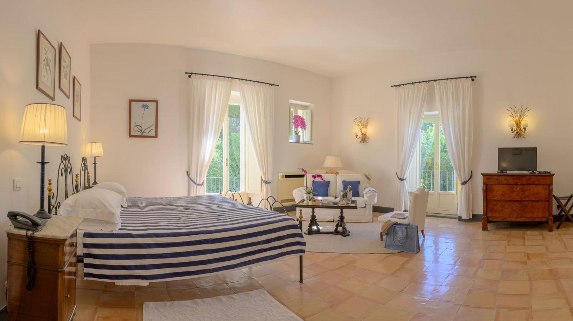 Palazzo Belmonte Hotell Santa Maria di Castellabate Exteriör bild